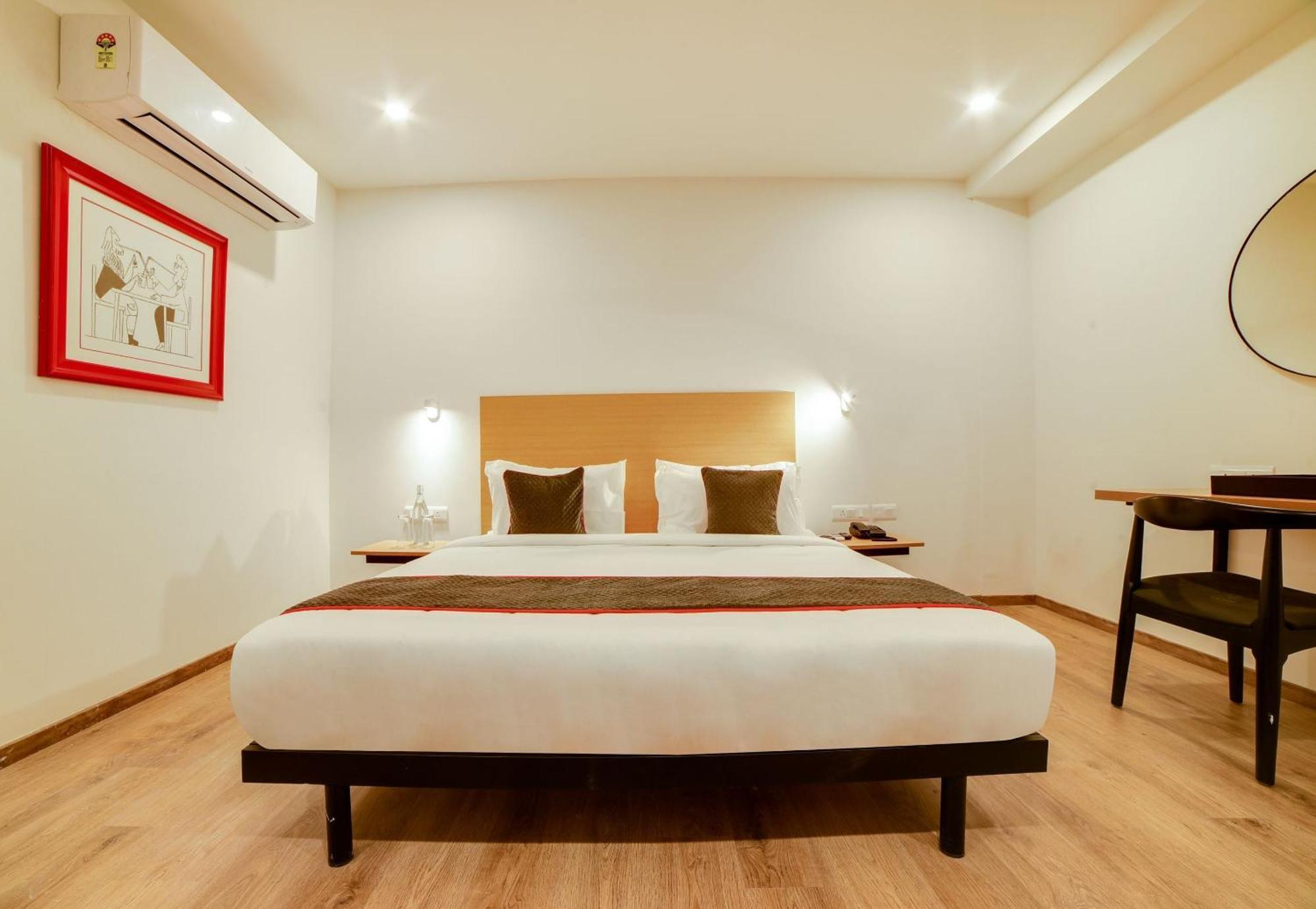 Super Townhouse Hosur Main Road Bommanahalli Near Gopalan Innovation Mall Bangalore Exterior foto
