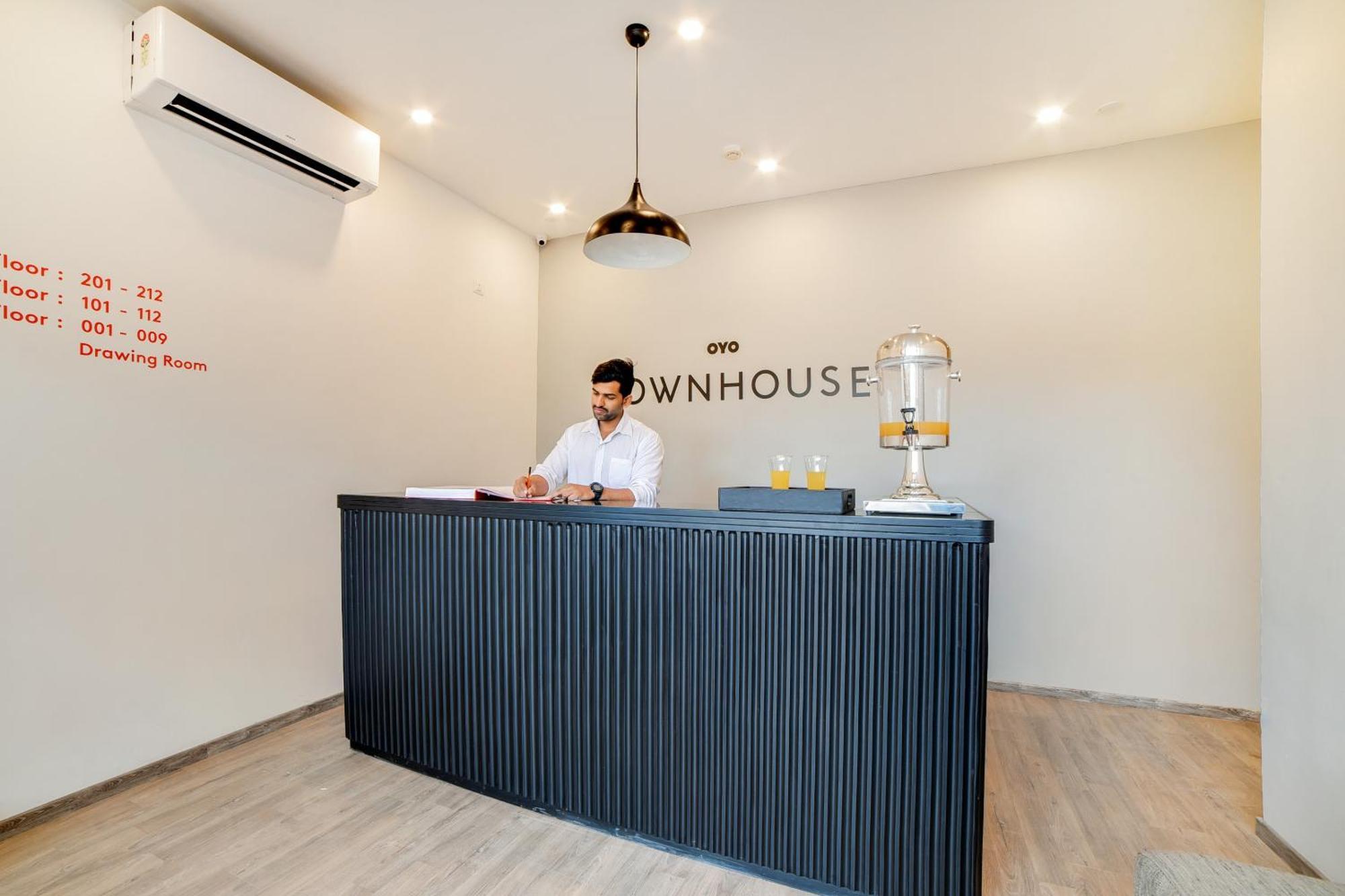 Super Townhouse Hosur Main Road Bommanahalli Near Gopalan Innovation Mall Bangalore Exterior foto