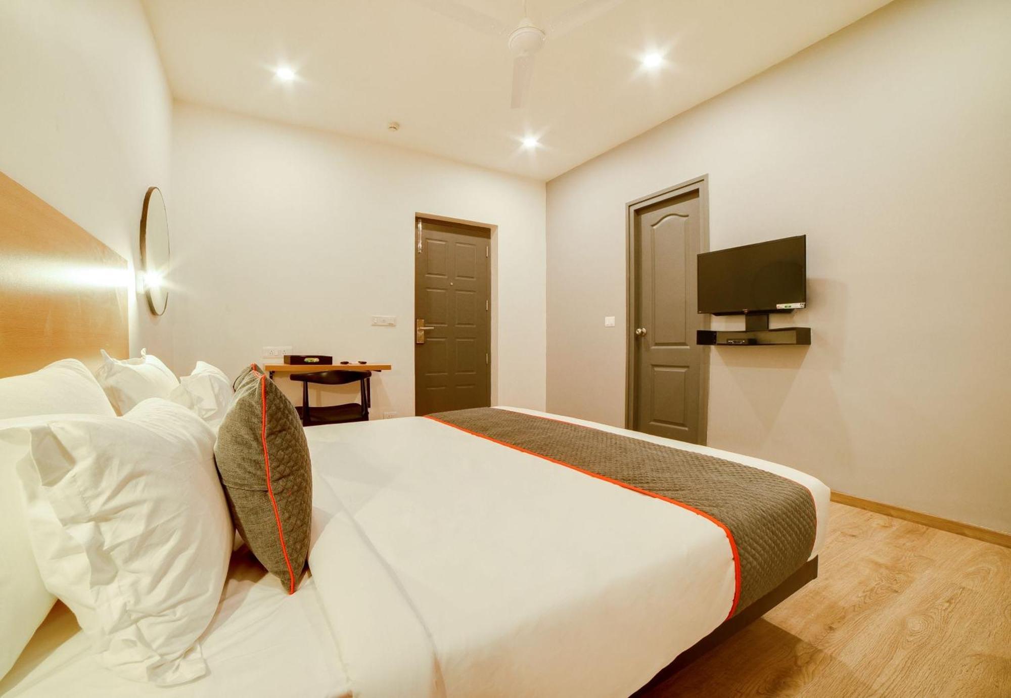 Super Townhouse Hosur Main Road Bommanahalli Near Gopalan Innovation Mall Bangalore Exterior foto
