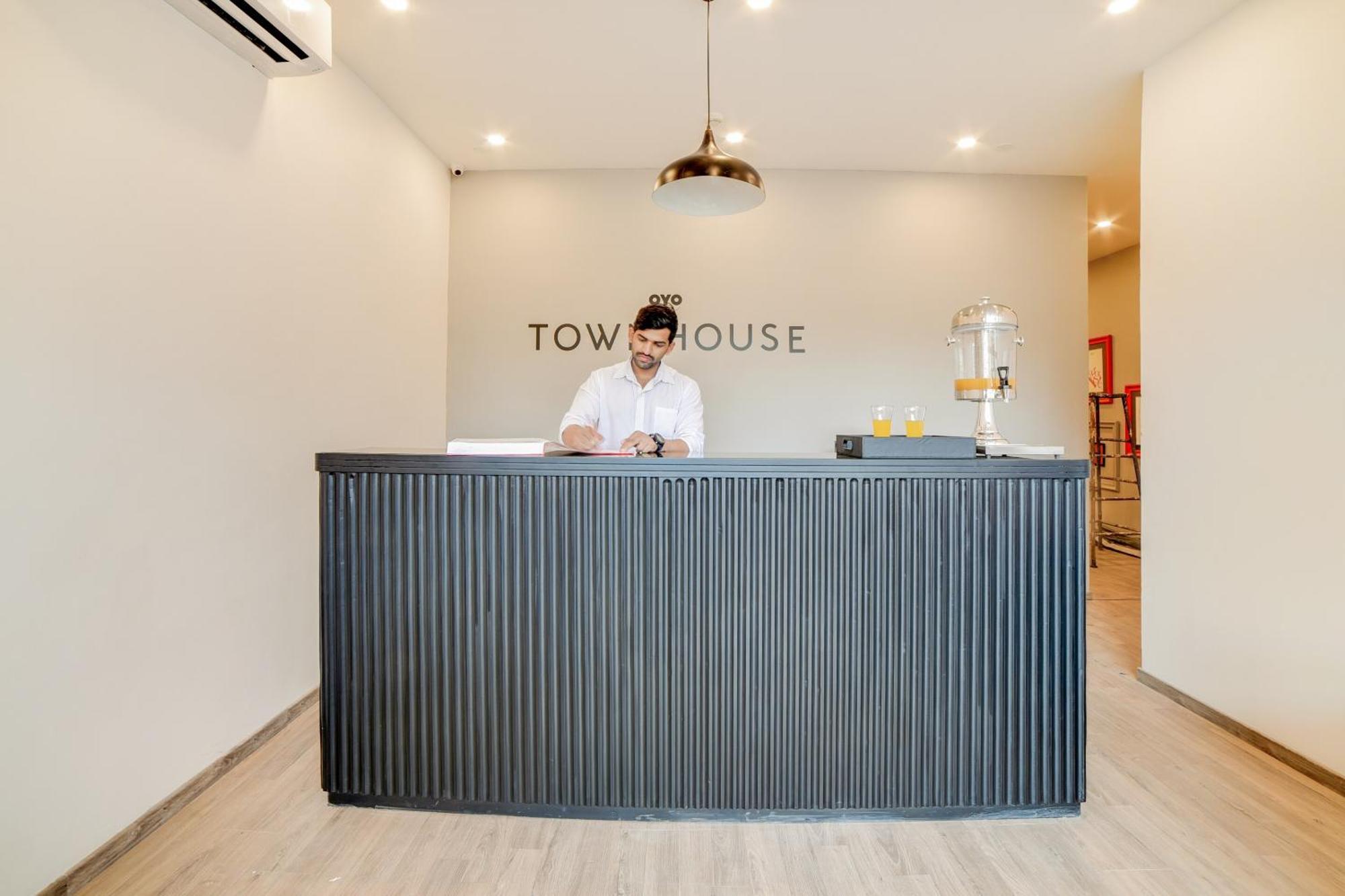 Super Townhouse Hosur Main Road Bommanahalli Near Gopalan Innovation Mall Bangalore Exterior foto