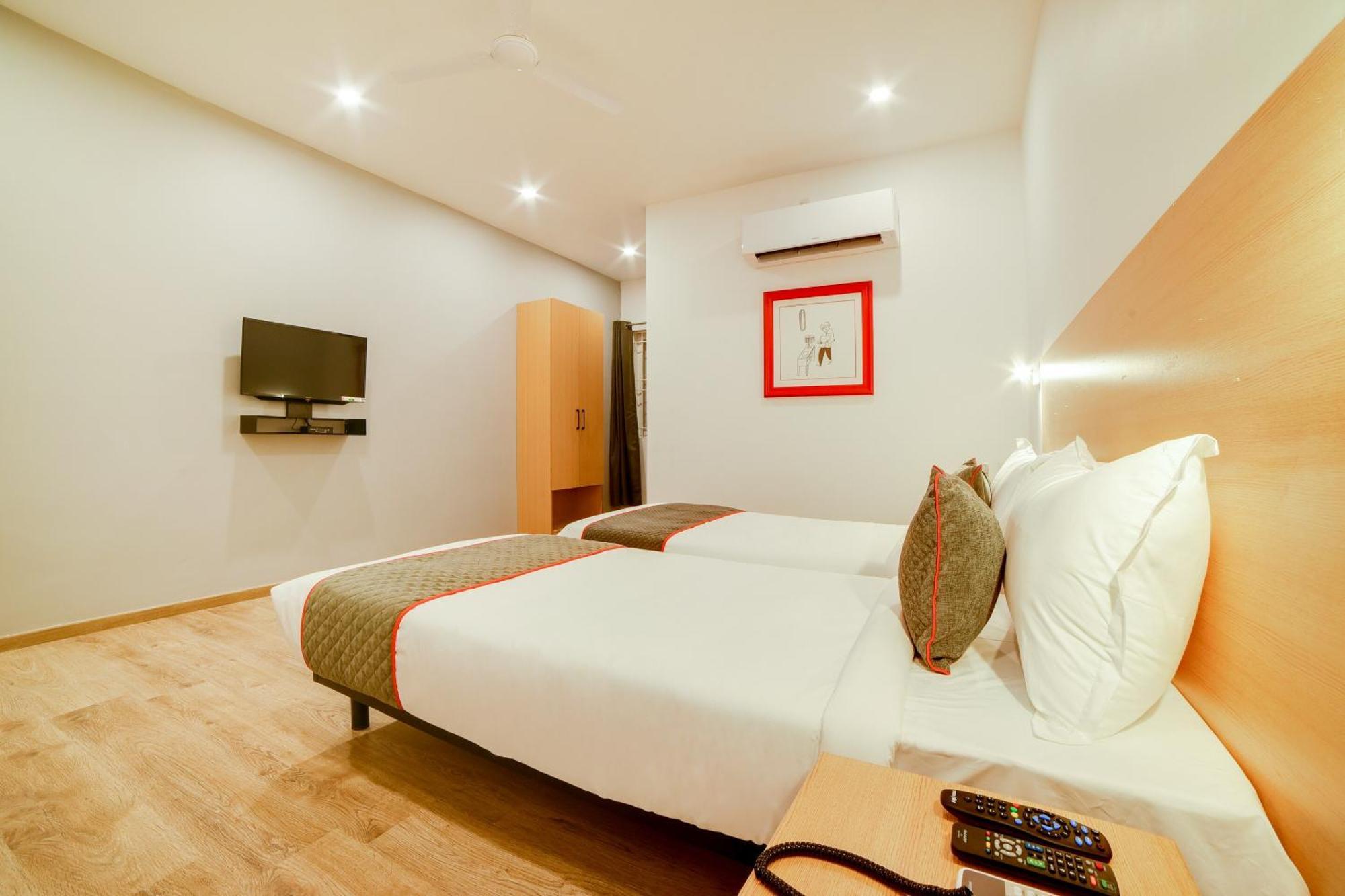 Super Townhouse Hosur Main Road Bommanahalli Near Gopalan Innovation Mall Bangalore Exterior foto
